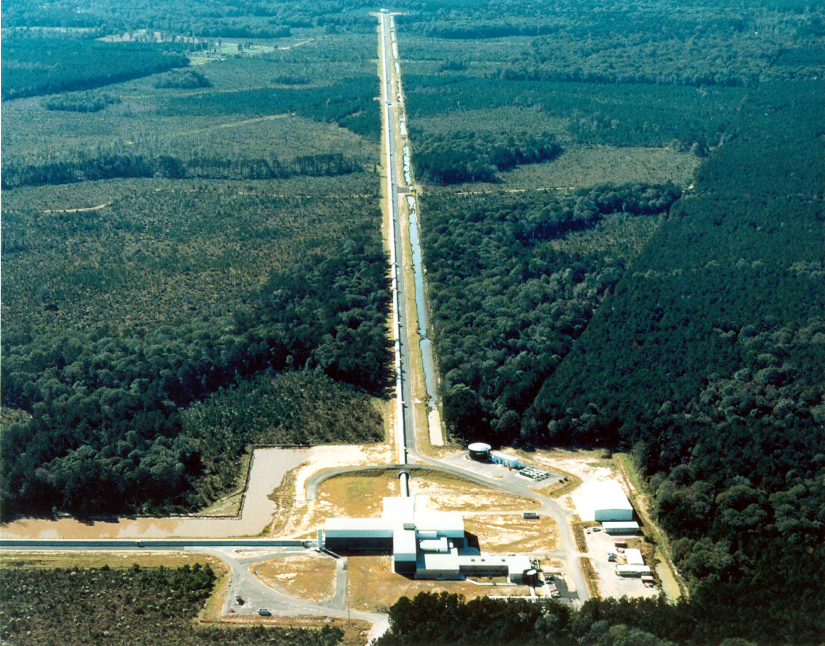 Vista area del detector LIGO en Livingston.