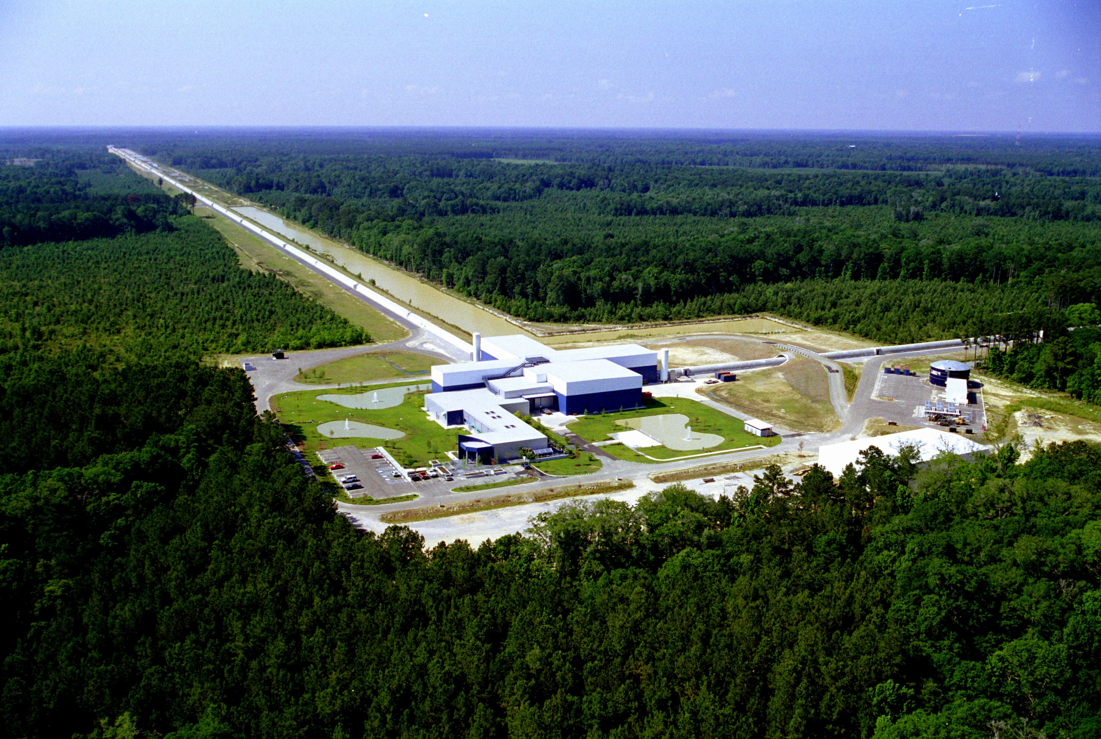 Otra vista area del detector LIGO en Livingston.